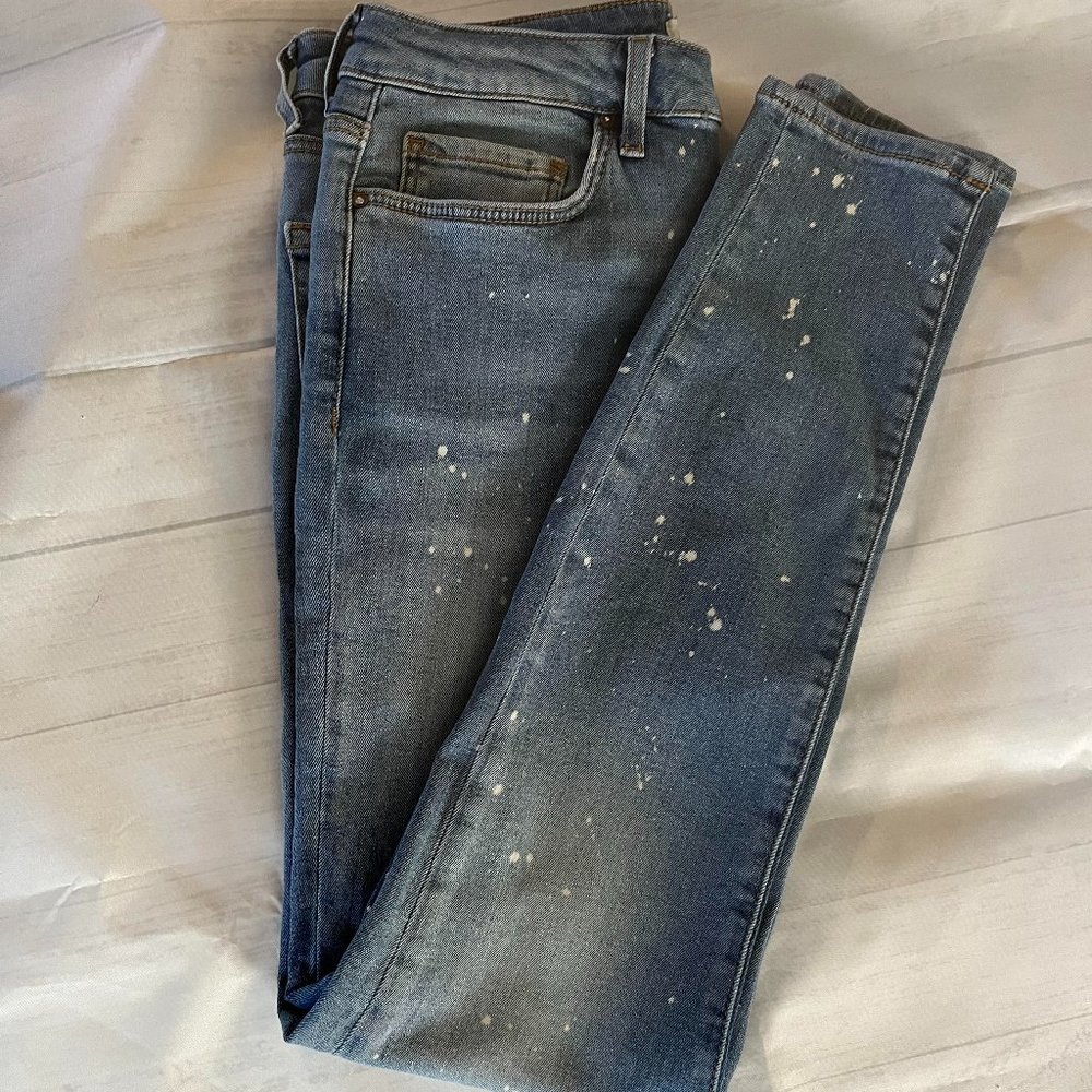 Forever 21 Destressed Denim Skinny Jeans